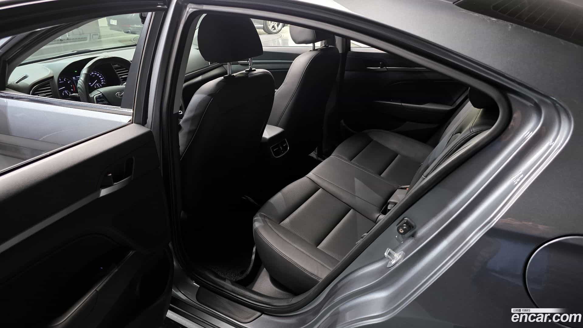 AVANTE Hyundai 2015.9-OPTION-015