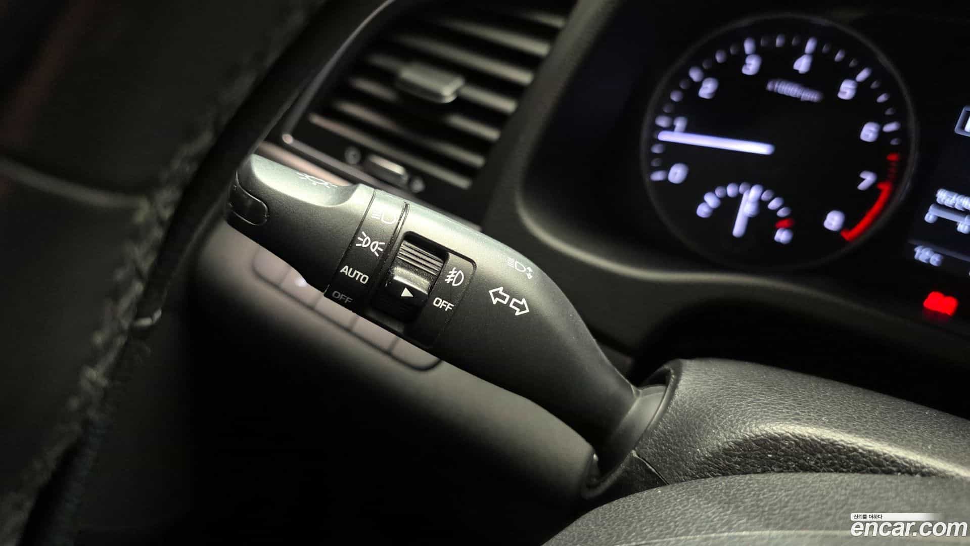 AVANTE Hyundai 2015.9-OPTION-021