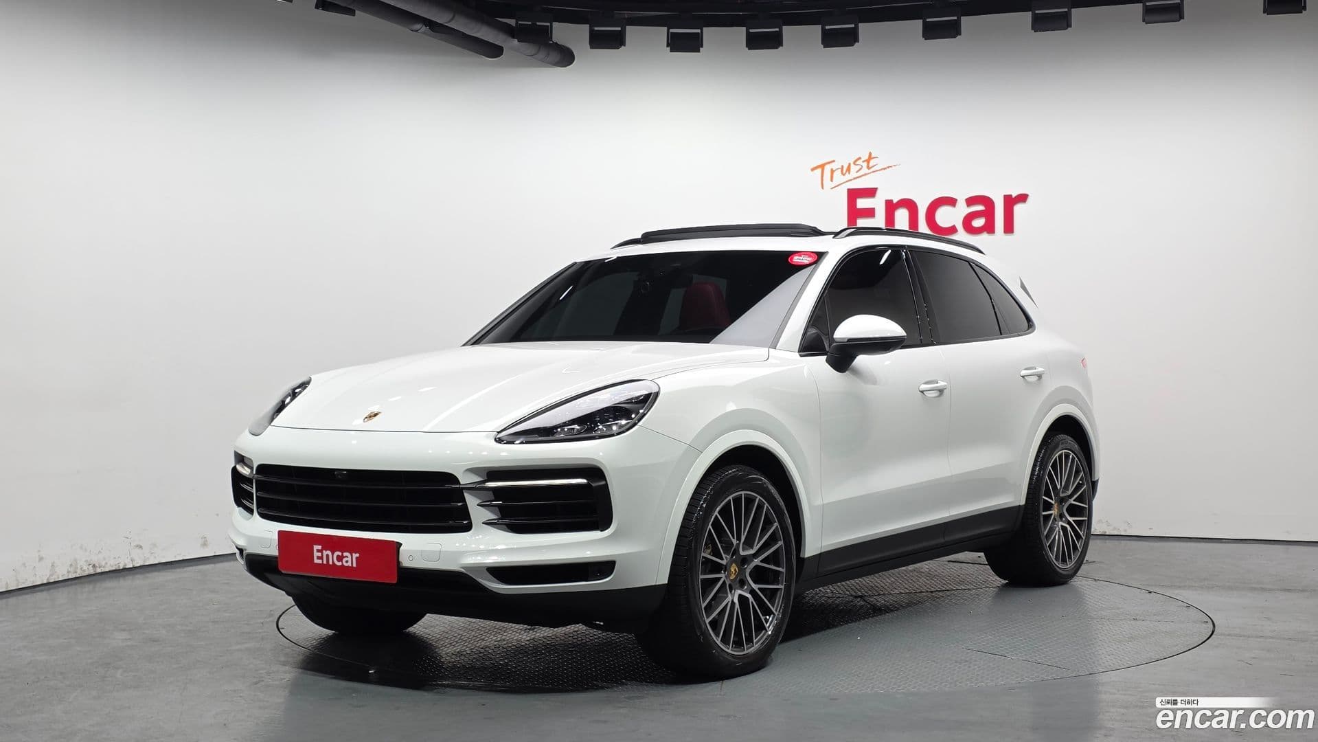 Main__Slider__Photo:Cayenne Porsche 2020.4-0