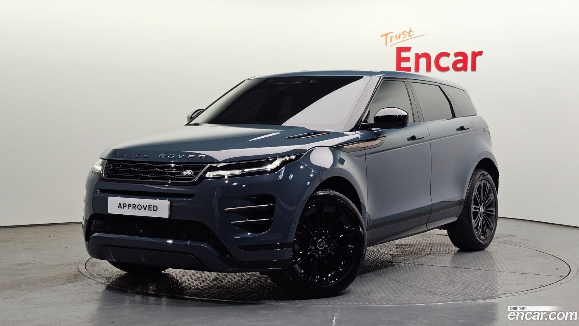 Main__Slider__Photo:Range Rover Evoque Land Rover 2025.4-0