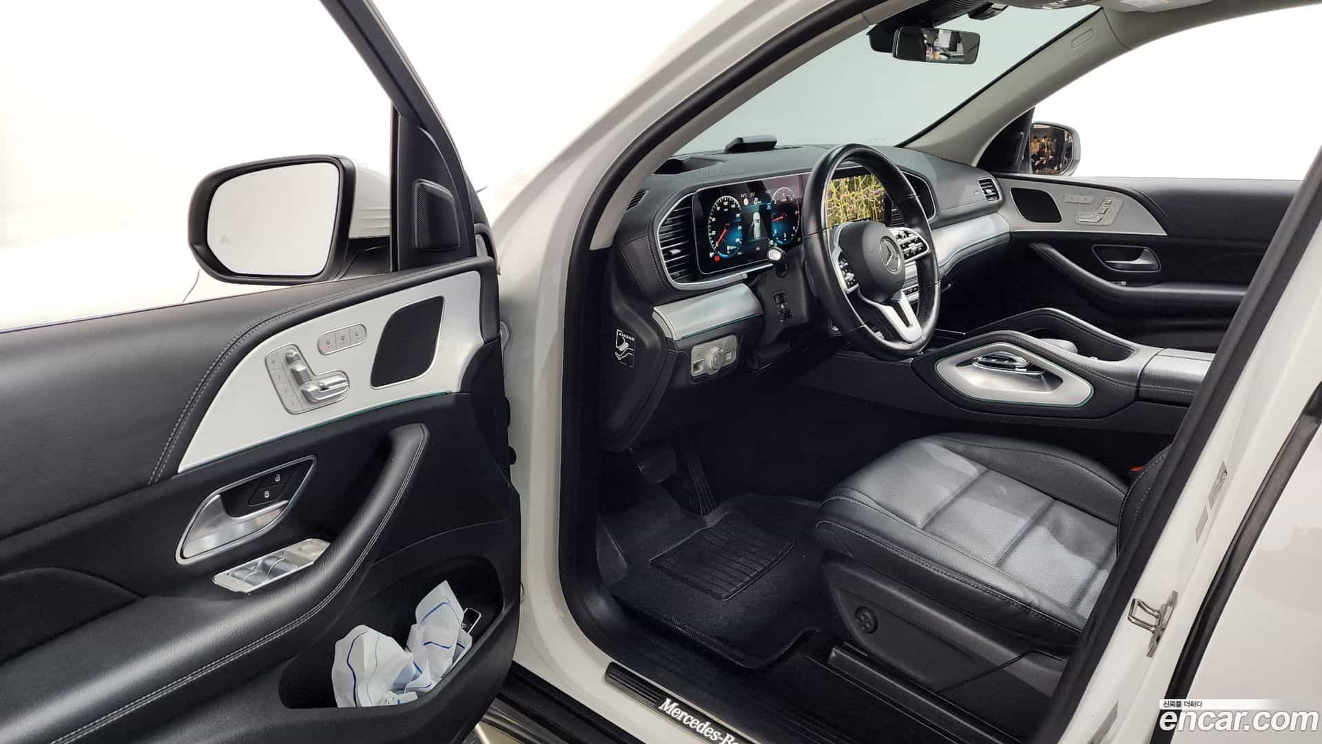 GLE-Class Mercedes-Benz 2021.4-INNER-010