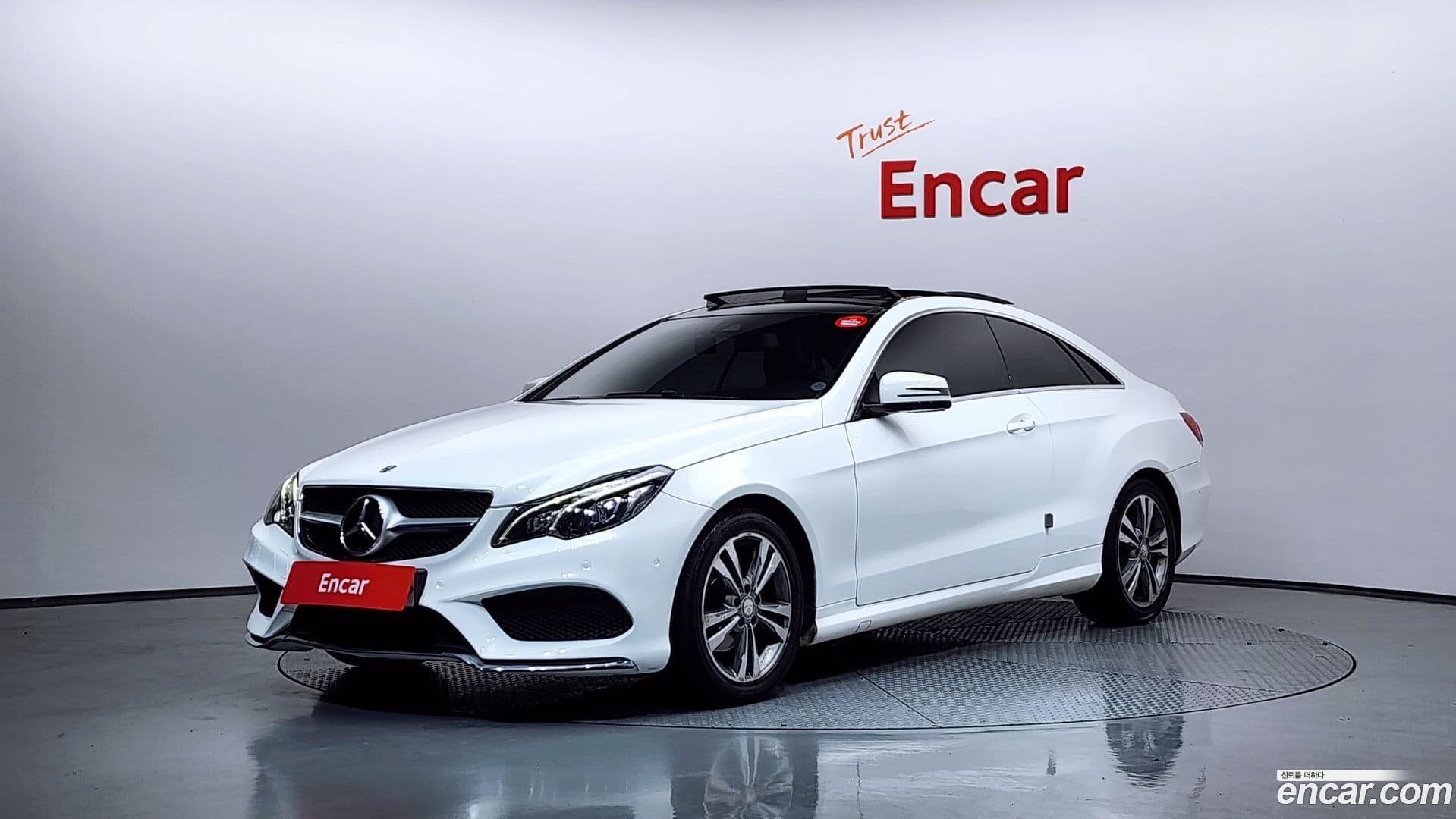 Main__Slider__Photo:E-Class Mercedes-Benz 2014.3-0