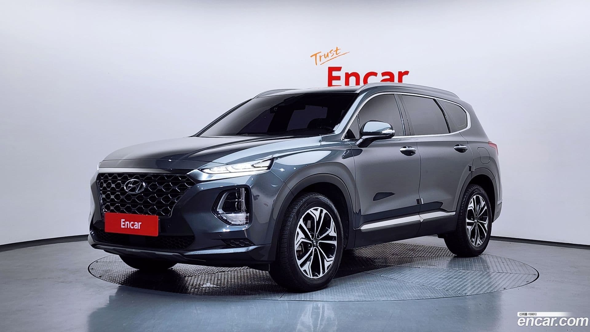 Main__Slider__Photo:Santafe Hyundai 2018.3-0
