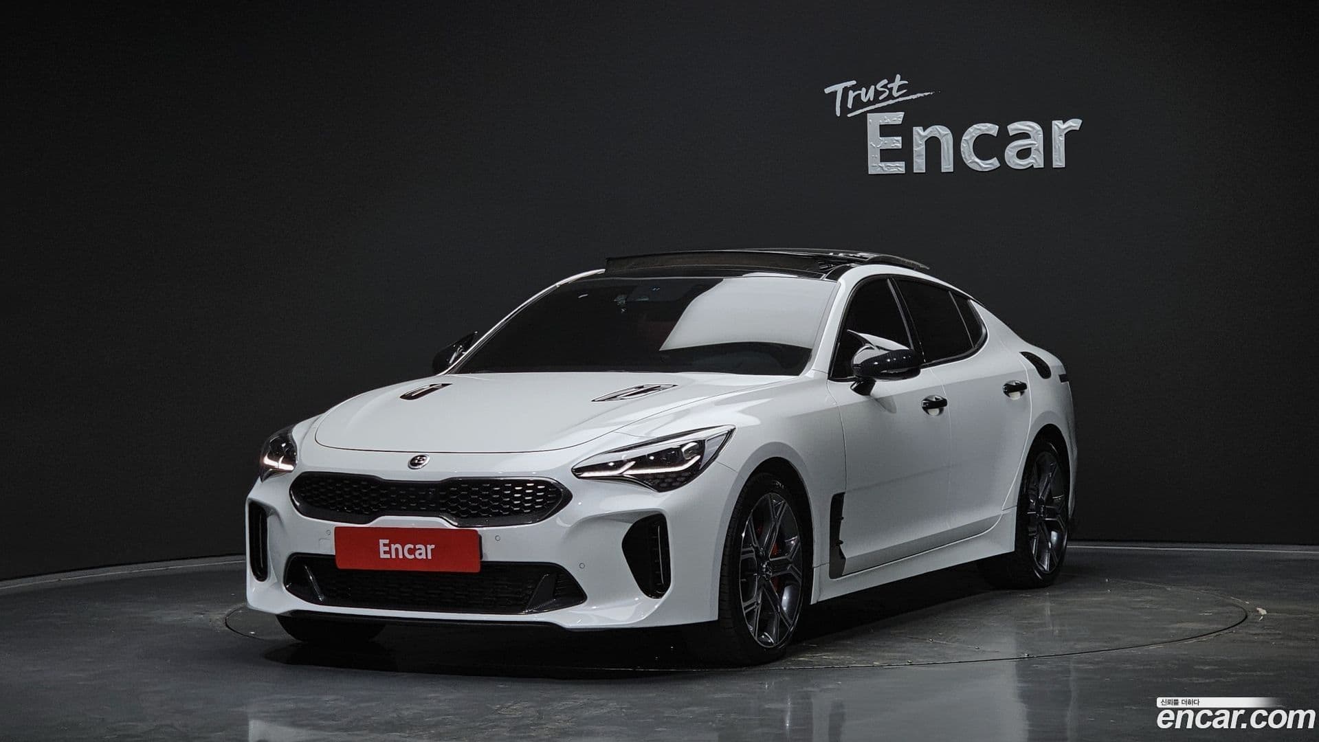 Main__Slider__Photo:Stinger Kia 2017.10-0