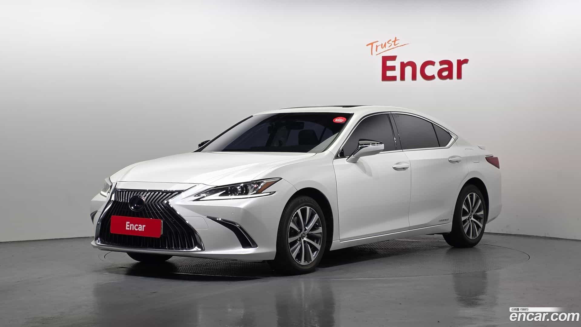 ES Lexus 2019.1-OUTER-001
