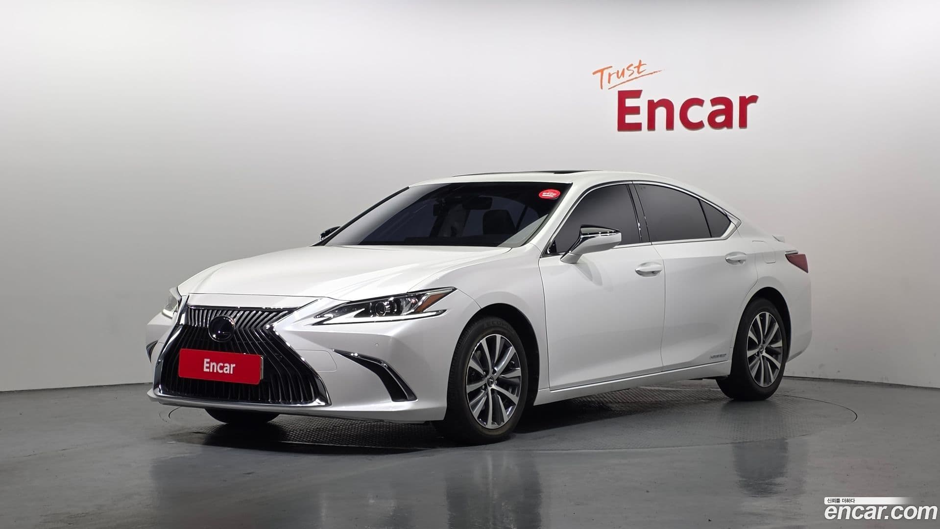 Main__Slider__Photo:ES Lexus 2019.1-0
