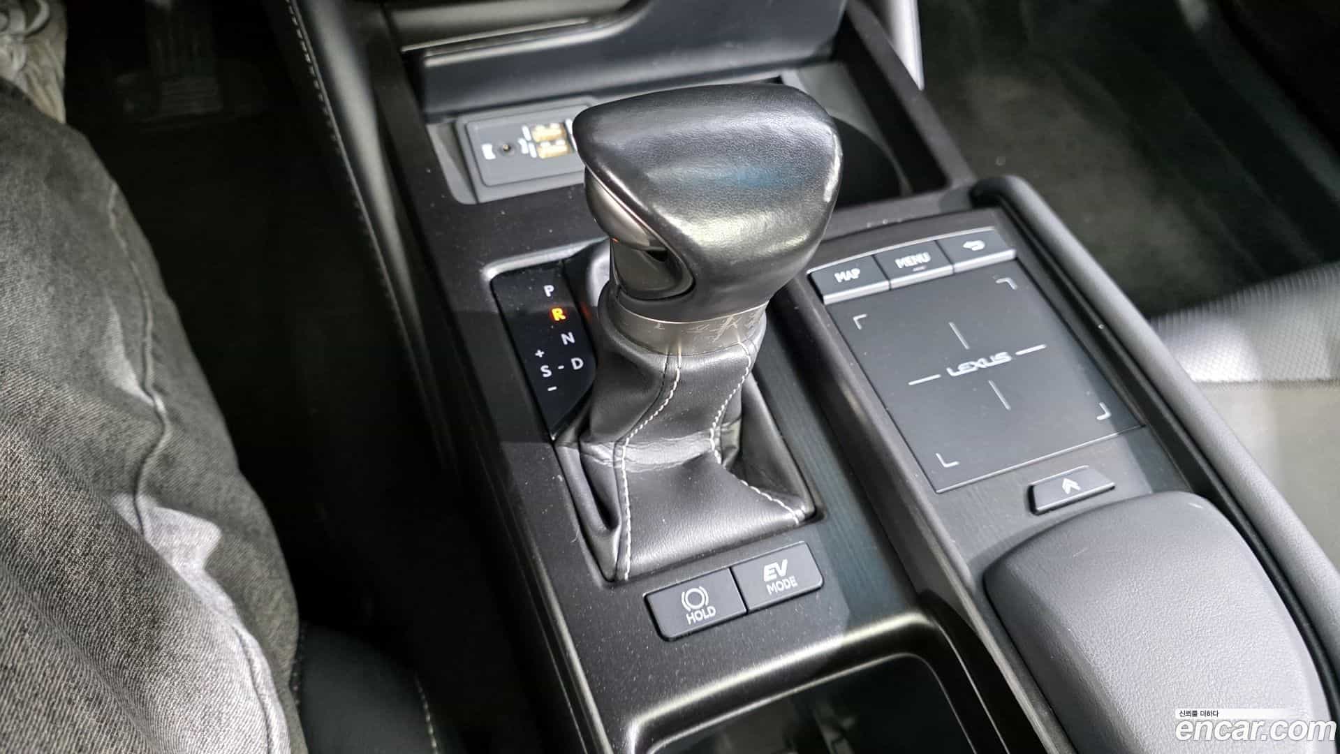 ES Lexus 2019.1-INNER-009