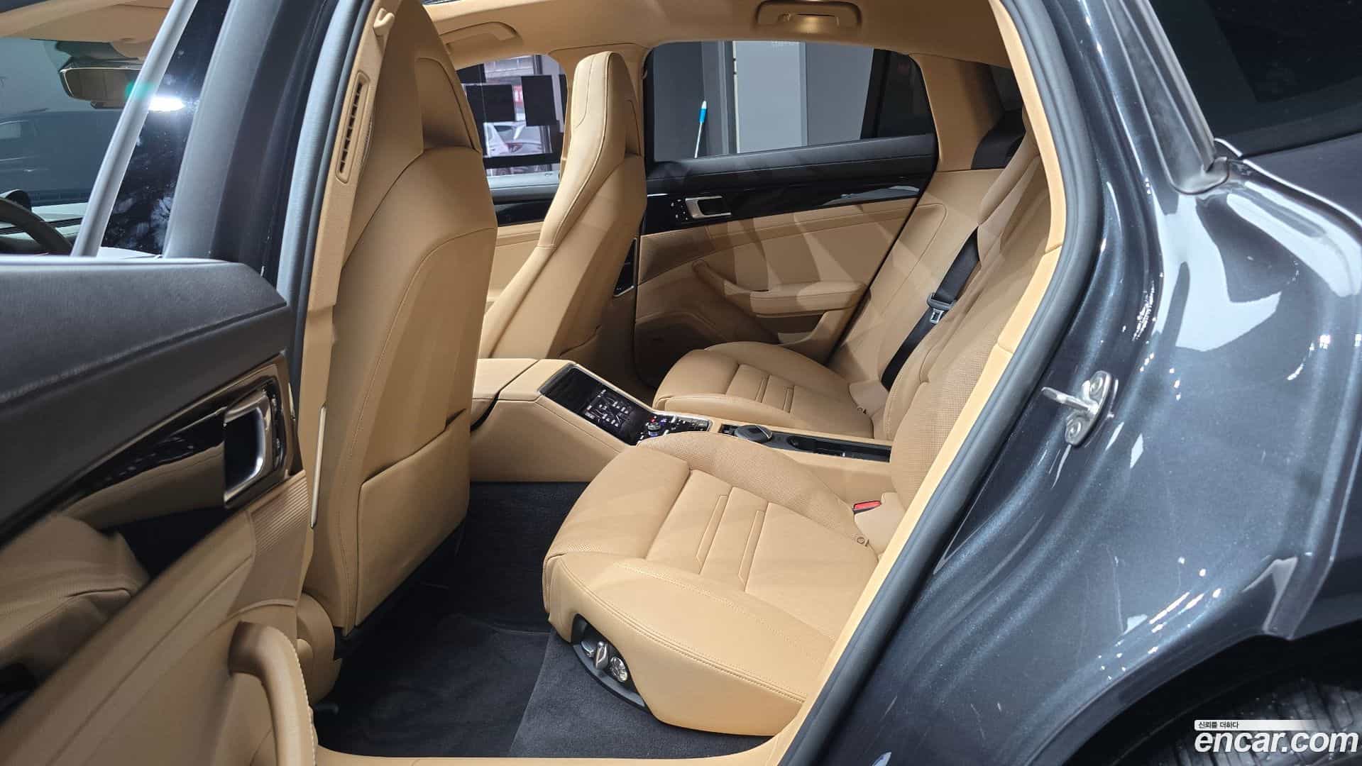 Panamera Porsche 2021.3-OPTION-016