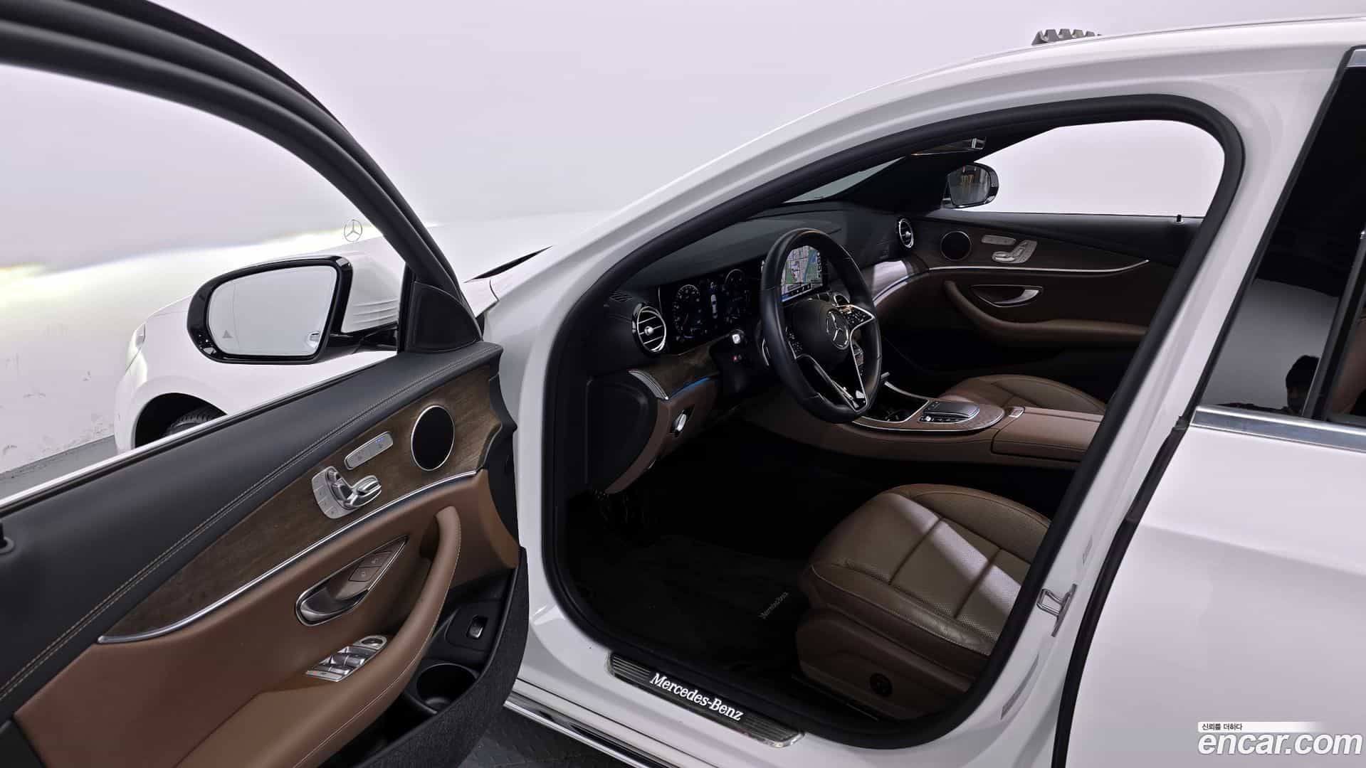 E-Class Mercedes-Benz 2021.0-INNER-010