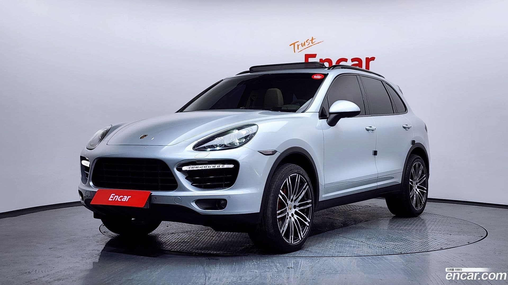 Main__Slider__Photo:Cayenne Porsche 2012.0-0