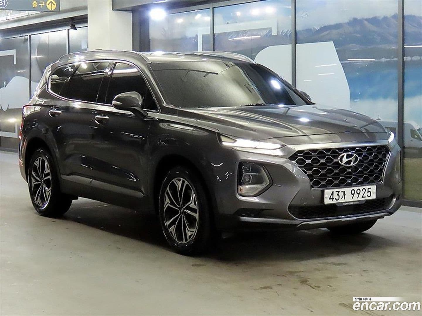 Main__Slider__Photo:Santafe Hyundai 2018.3-0
