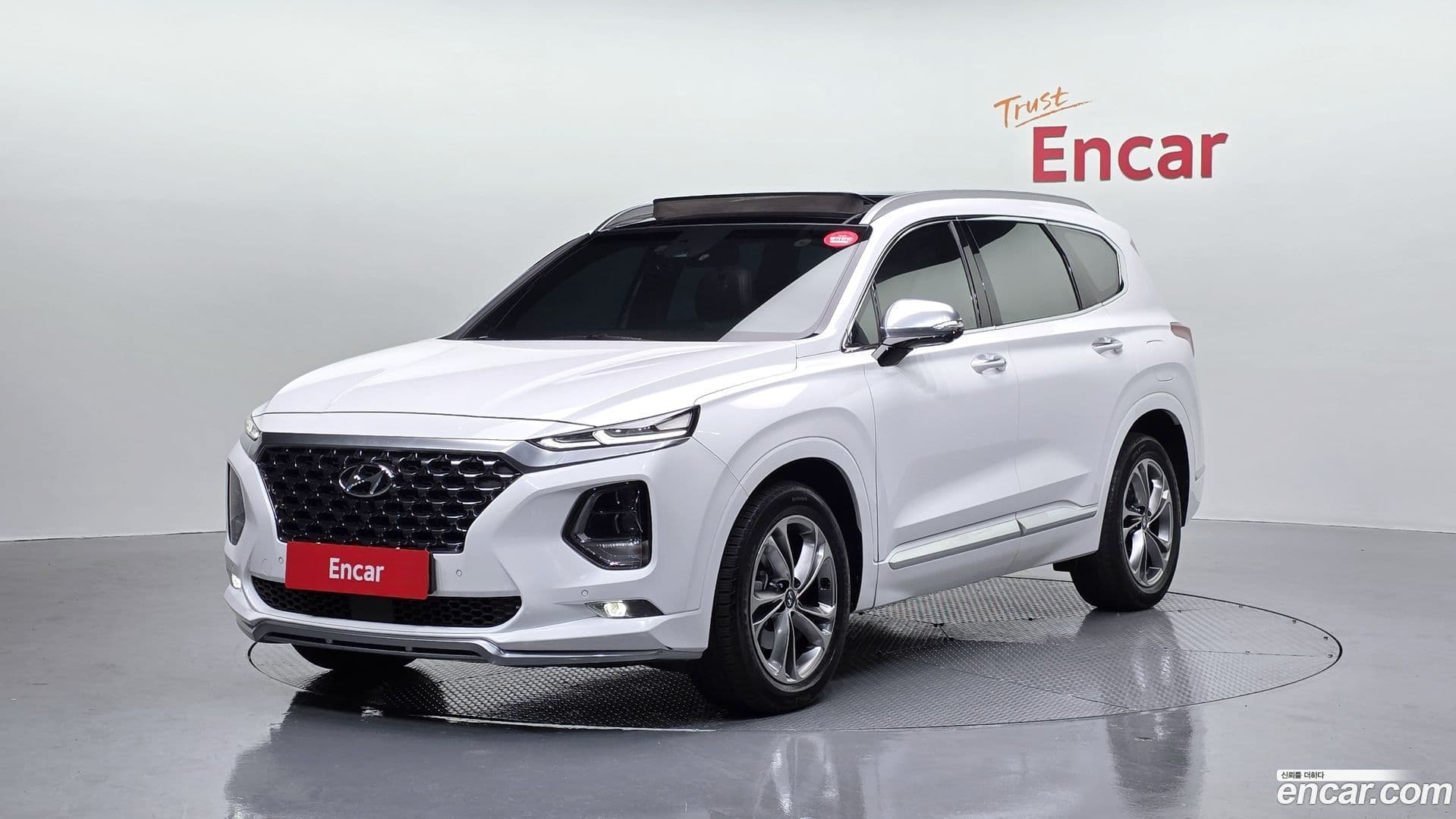 Main__Slider__Photo:Santafe Hyundai 2019.8-0