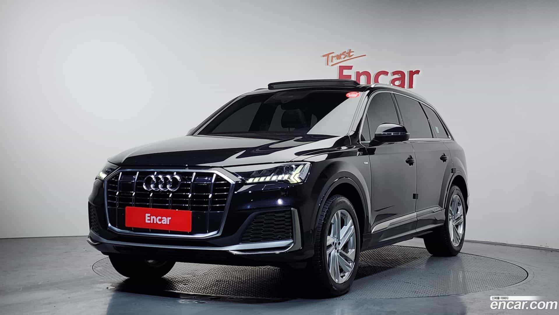 Q7 Audi 2021.10-OUTER-001