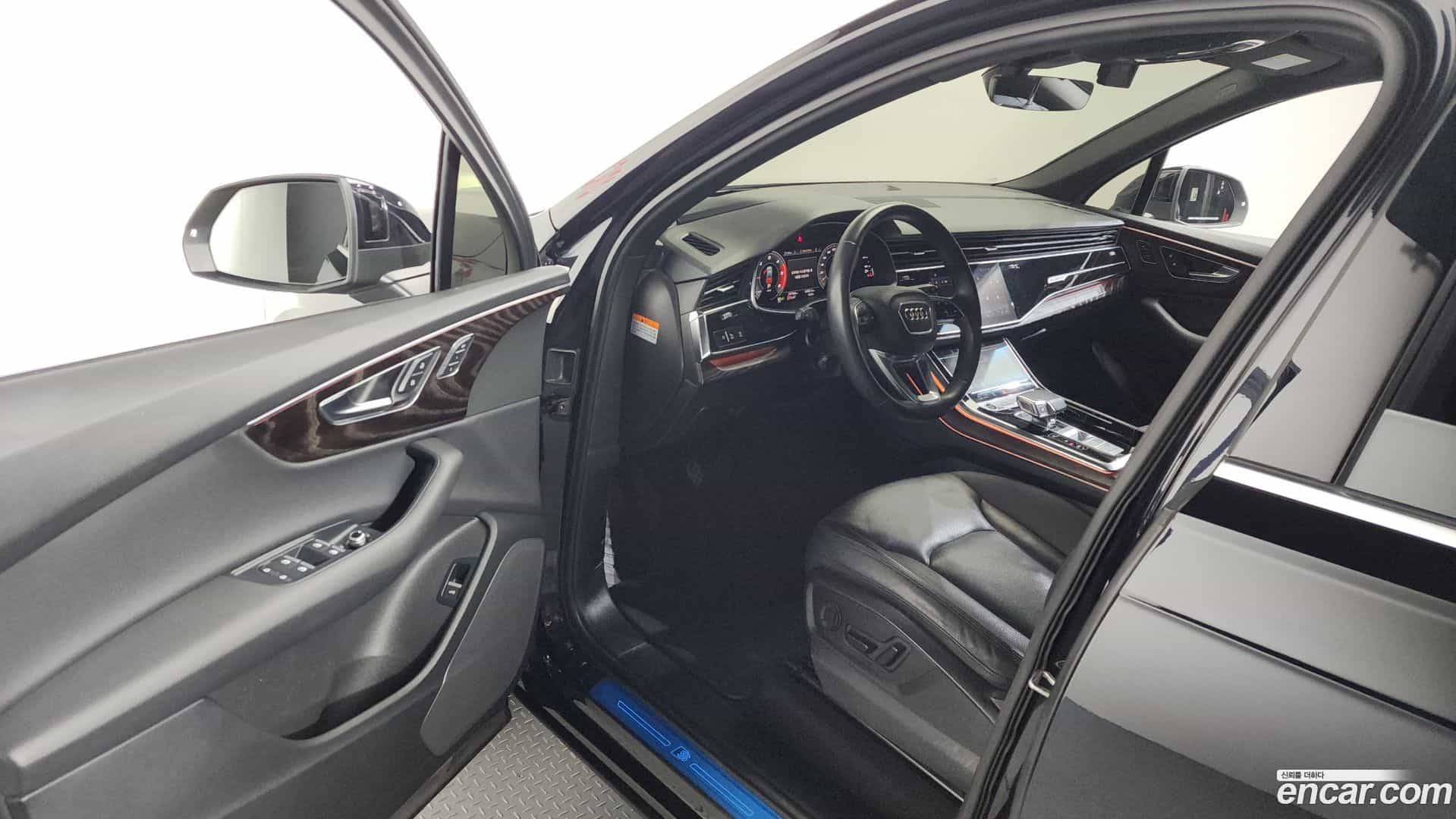 Q7 Audi 2021.10-INNER-010