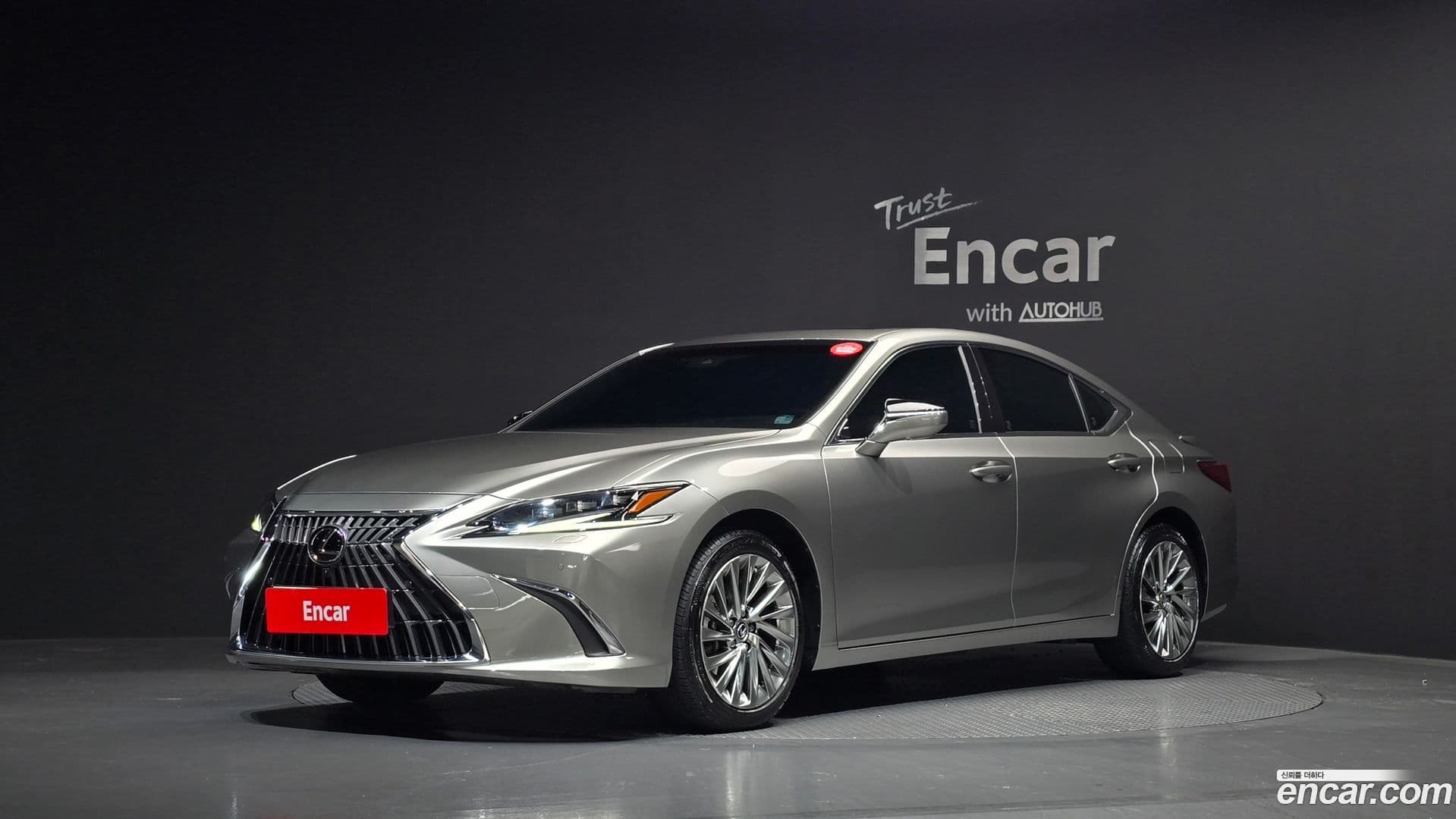 Main__Slider__Photo:ES Lexus 2023.6-0