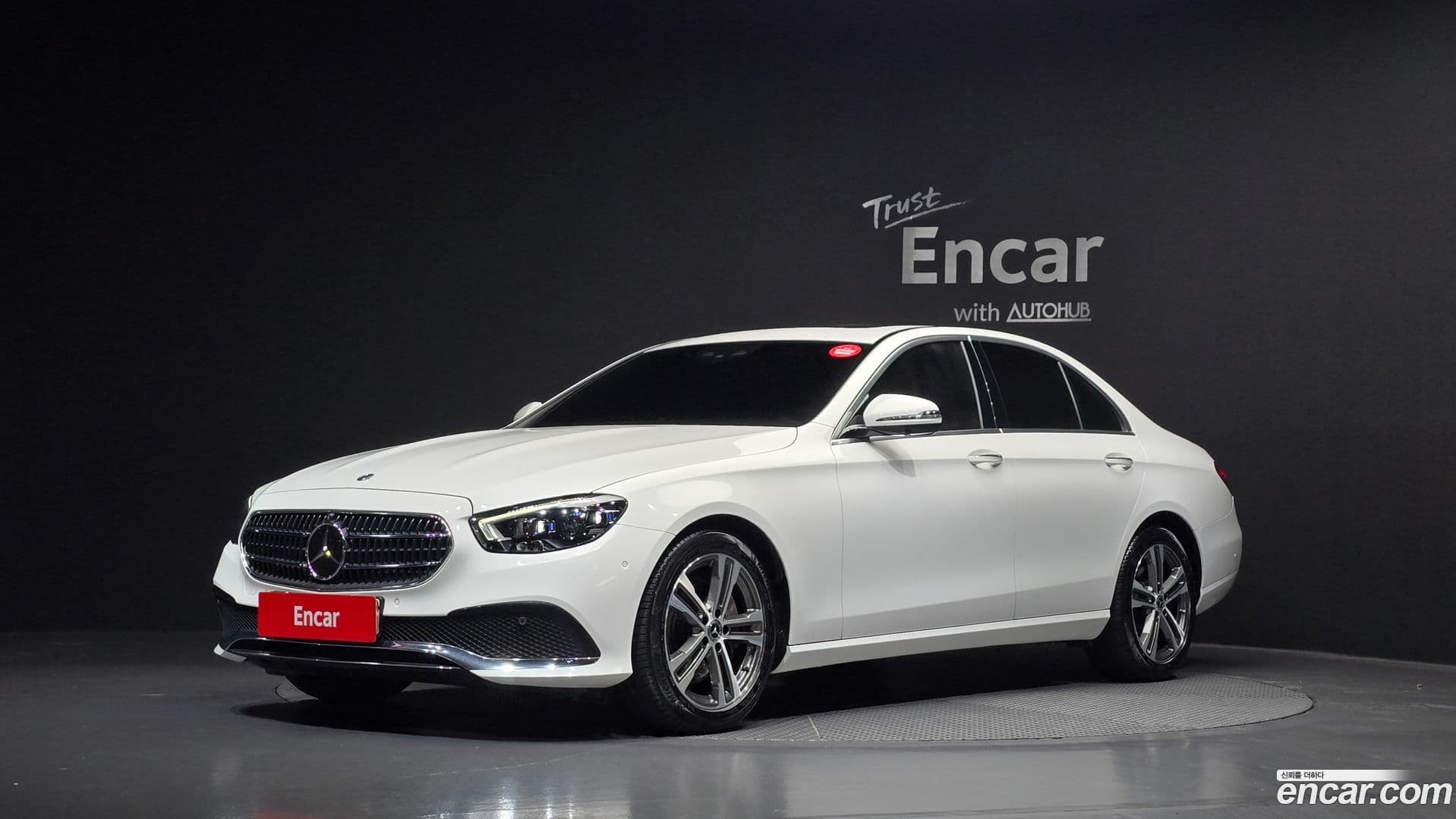 Main__Slider__Photo:E-Class Mercedes-Benz 2021.0-0