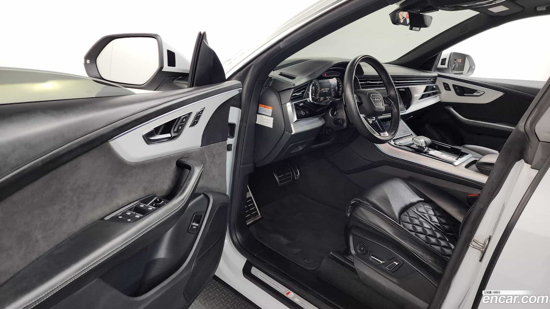 Q8 Audi 2021.2-INNER-010