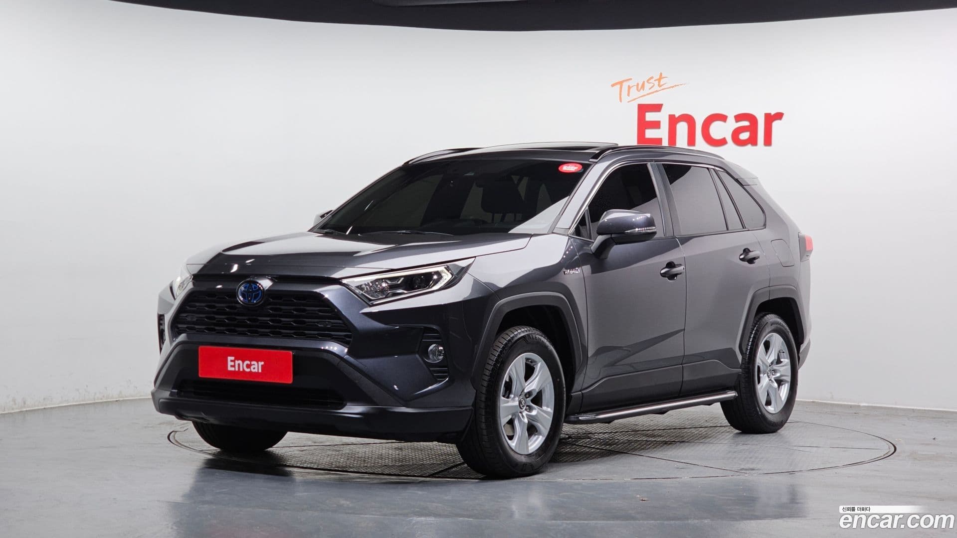 Main__Slider__Photo:RAV4 Toyota 2020.8-0