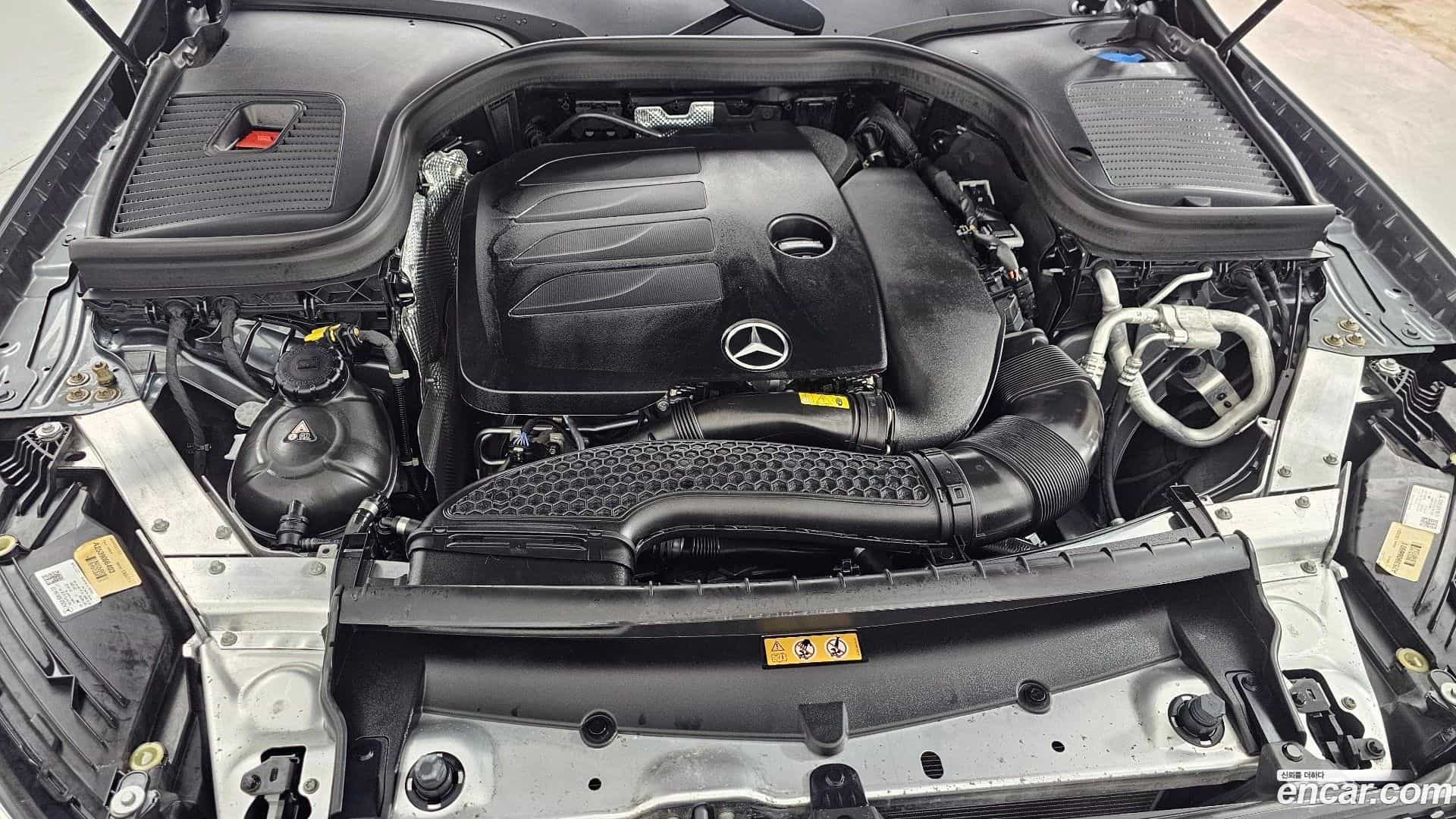 GLC-Class Mercedes-Benz 2022.7-INNER-006