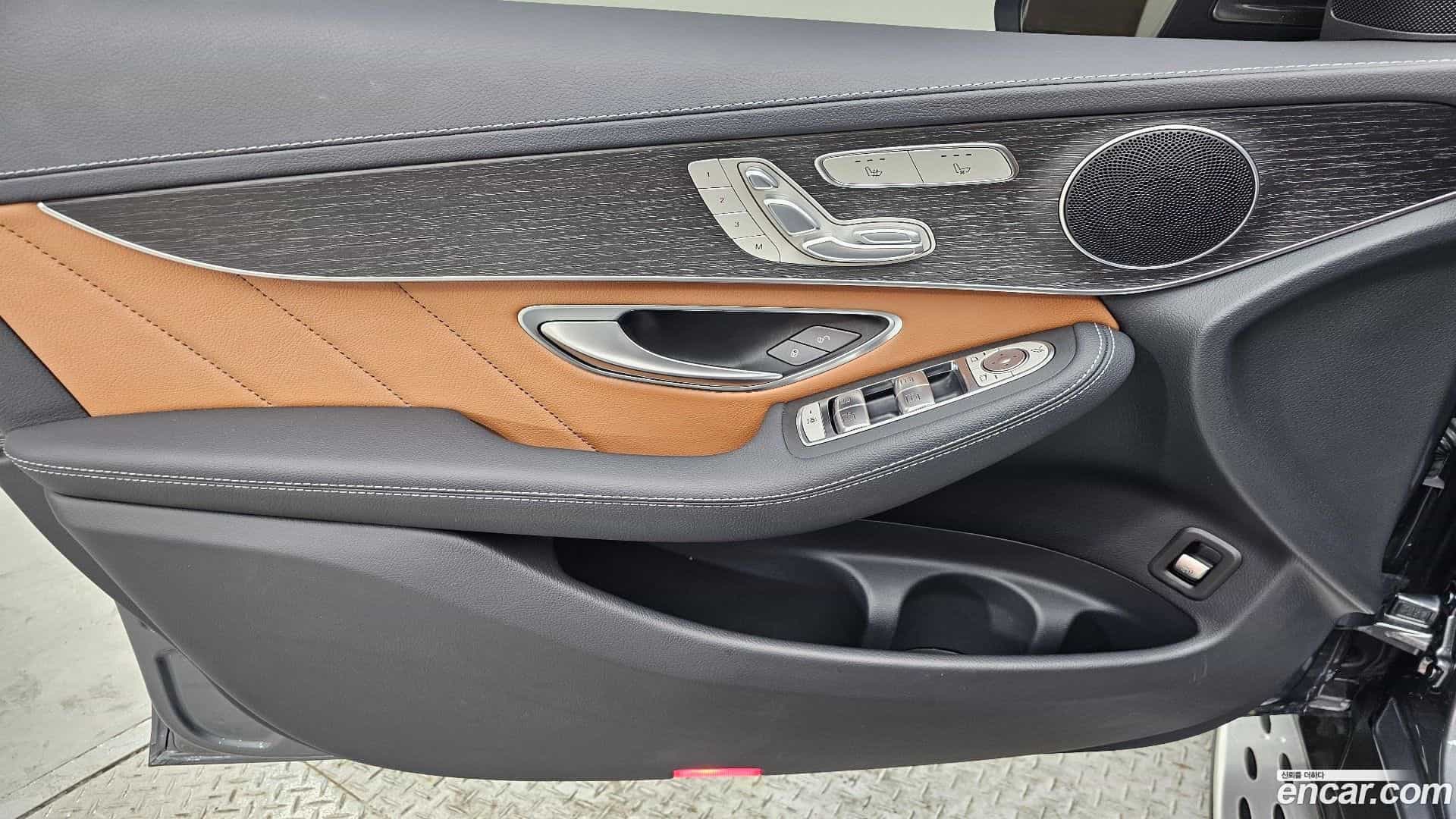 GLC-Class Mercedes-Benz 2022.7-OPTION-016