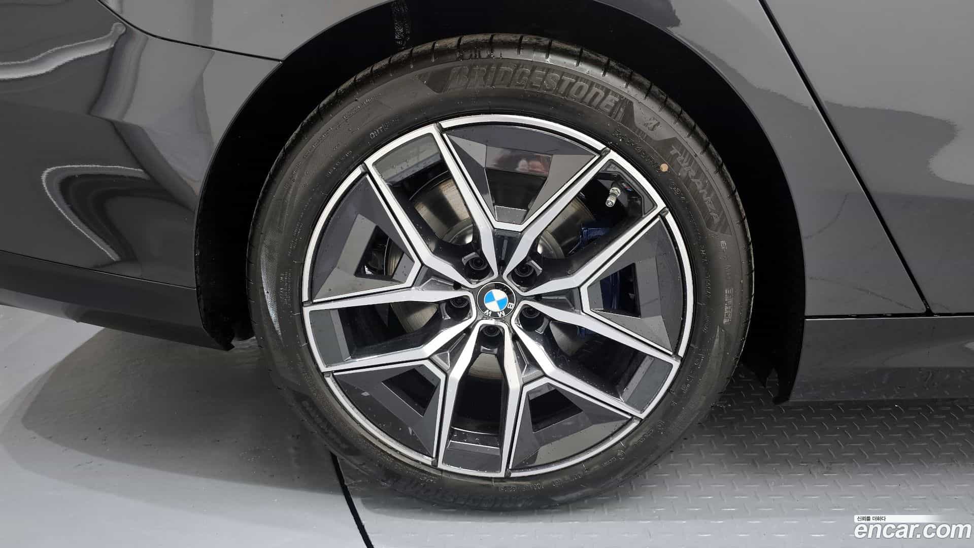 i5 BMW 2025.11-OUTER-005