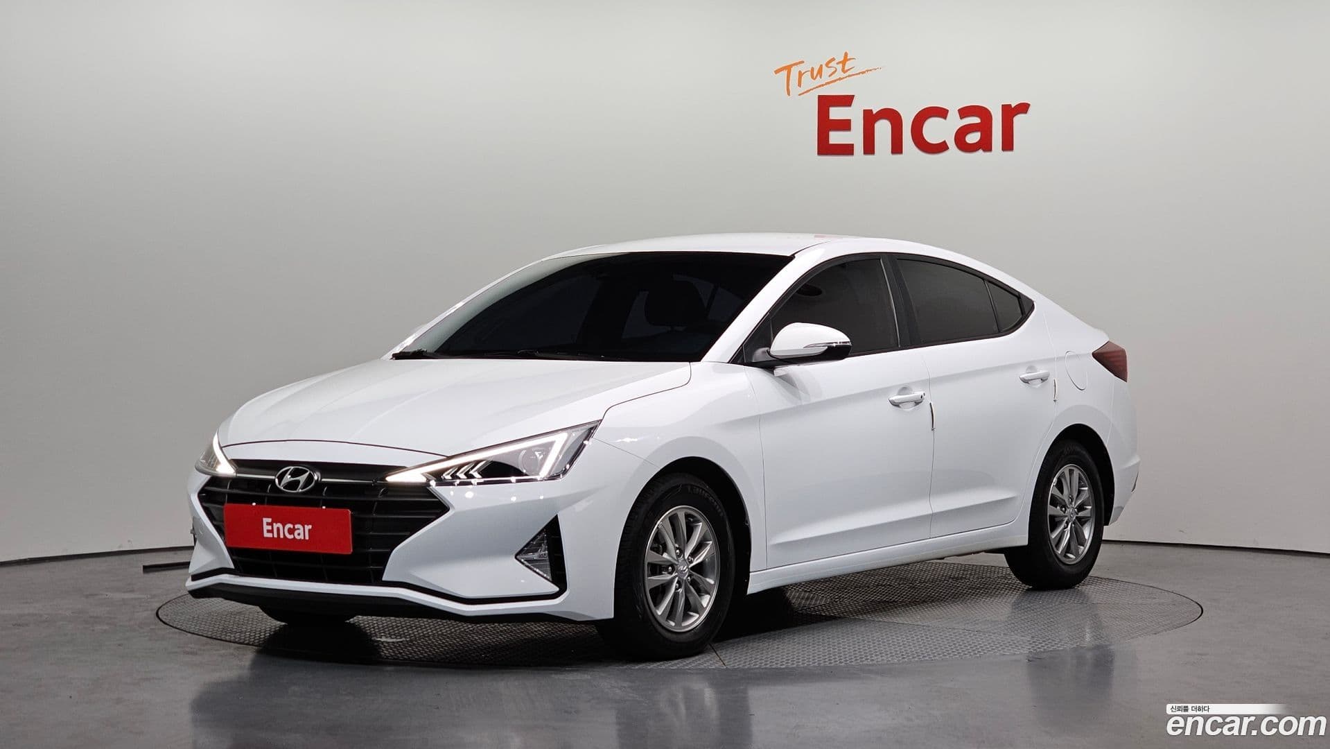 Main__Slider__Photo:AVANTE Hyundai 2019.4-0