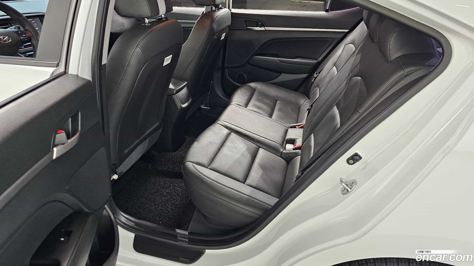 AVANTE Hyundai 2019.4-OPTION-016
