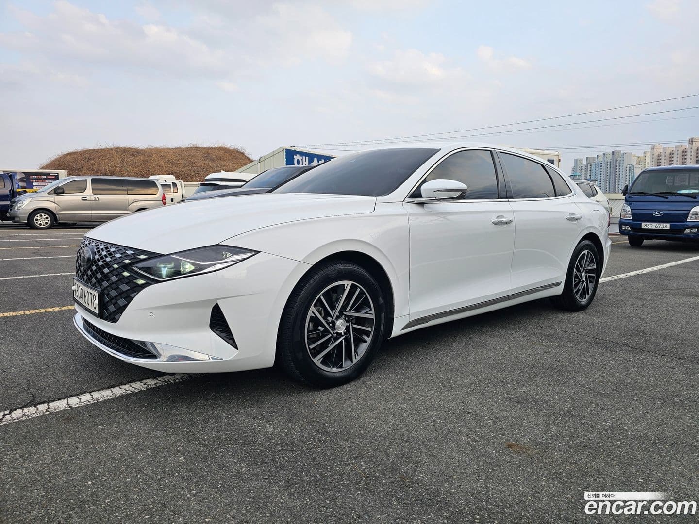 Main__Slider__Photo:Grandeur Hyundai 2022.6-0