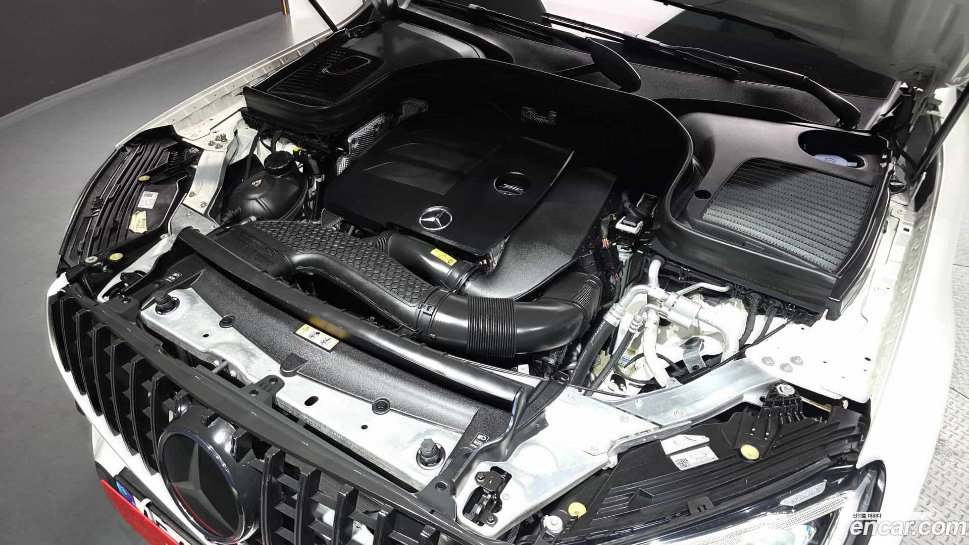 GLC-Class Mercedes-Benz 2023.0-INNER-006
