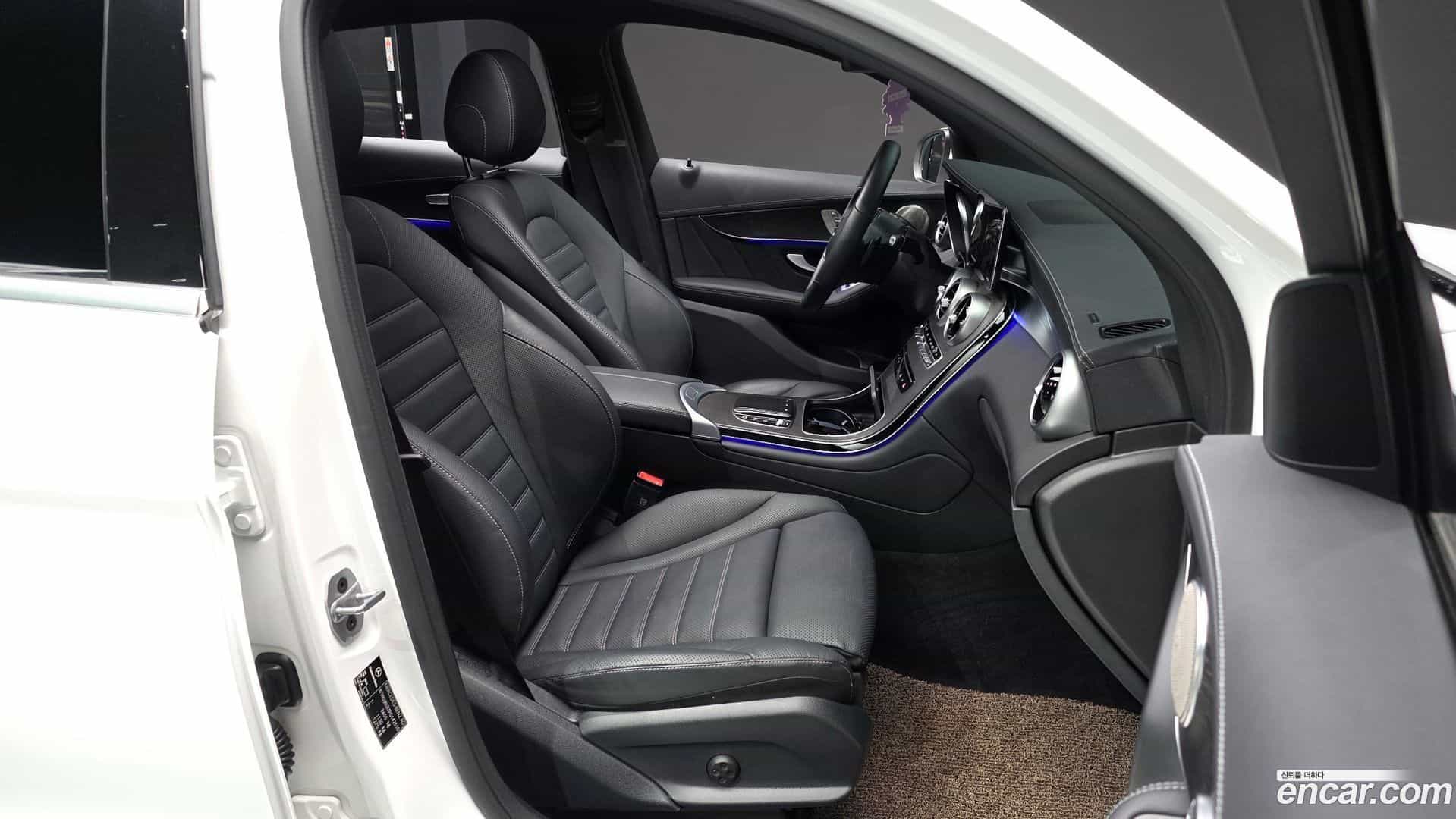 GLC-Class Mercedes-Benz 2023.0-INNER-010