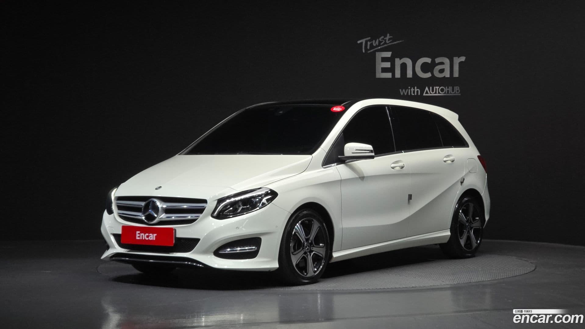 Main__Slider__Photo:B-Class Mercedes-Benz 2018.2-0
