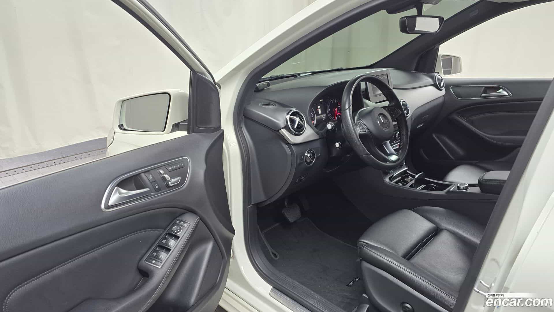 B-Class Mercedes-Benz 2018.2-INNER-010