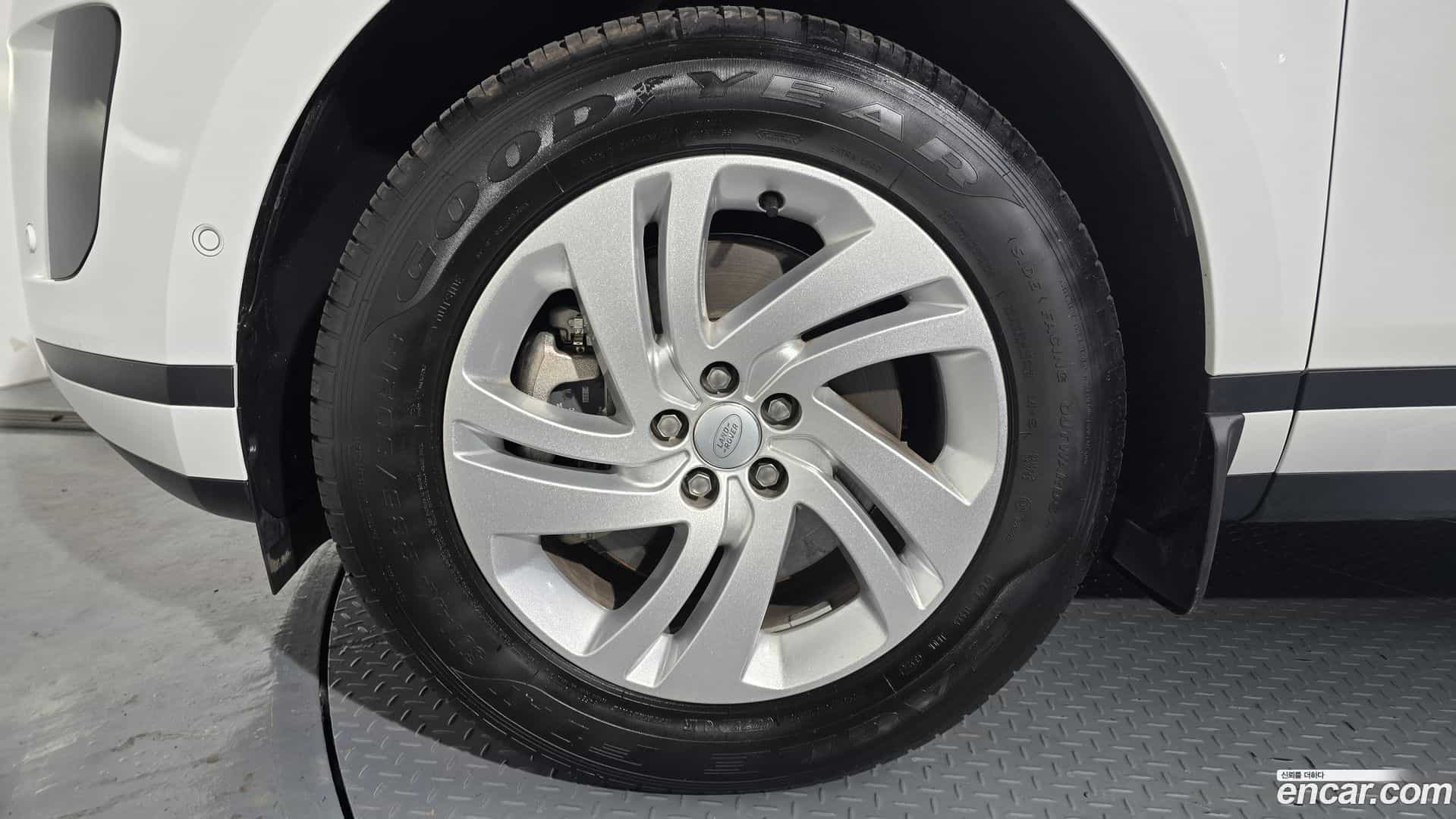 Range Rover Evoque Land Rover 2025.5-OUTER-005