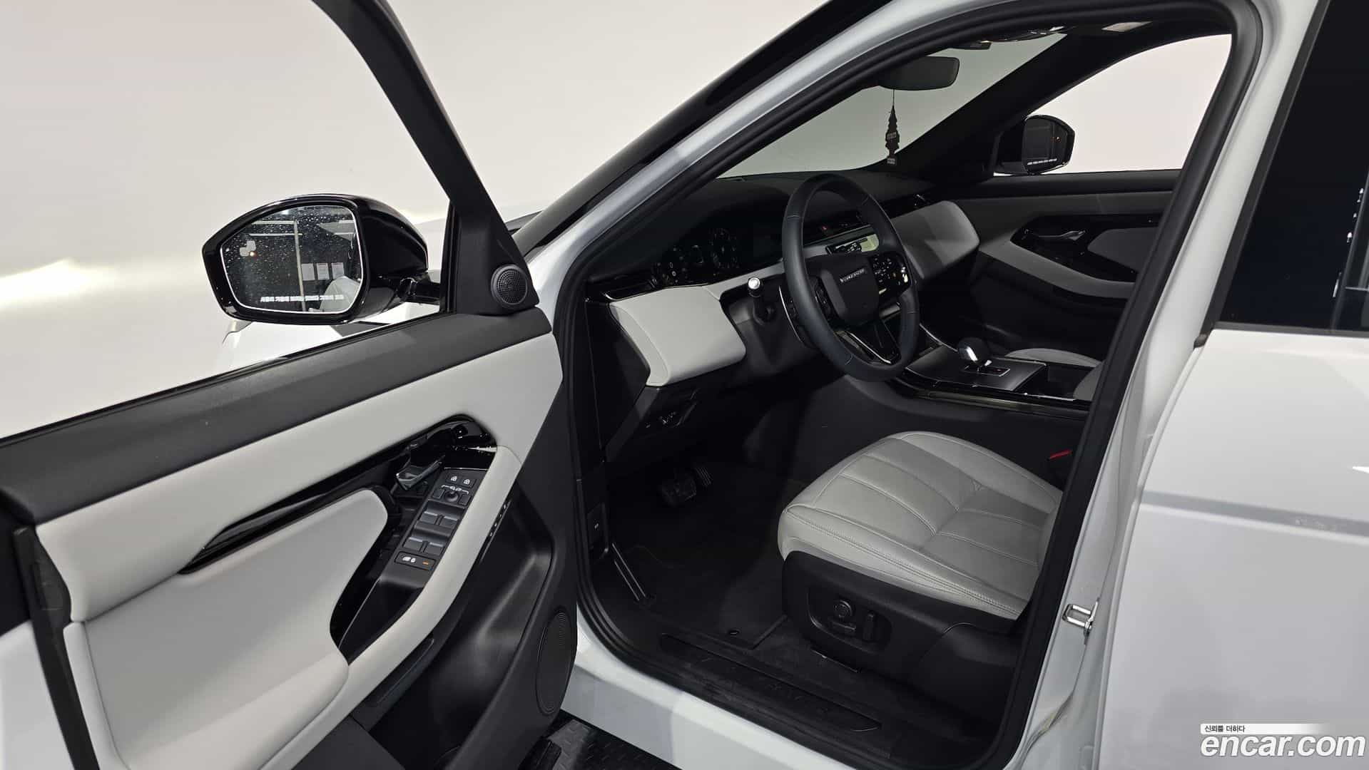 Range Rover Evoque Land Rover 2025.5-INNER-010
