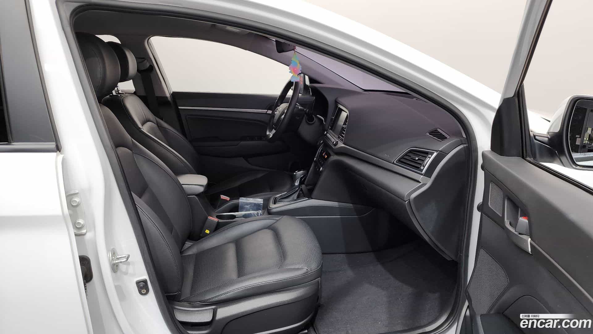 AVANTE Hyundai 2018.5-OPTION-015