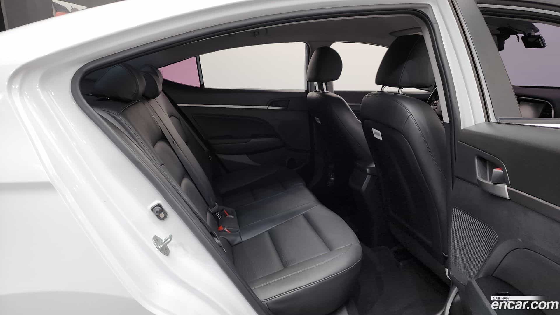 AVANTE Hyundai 2018.5-OPTION-016