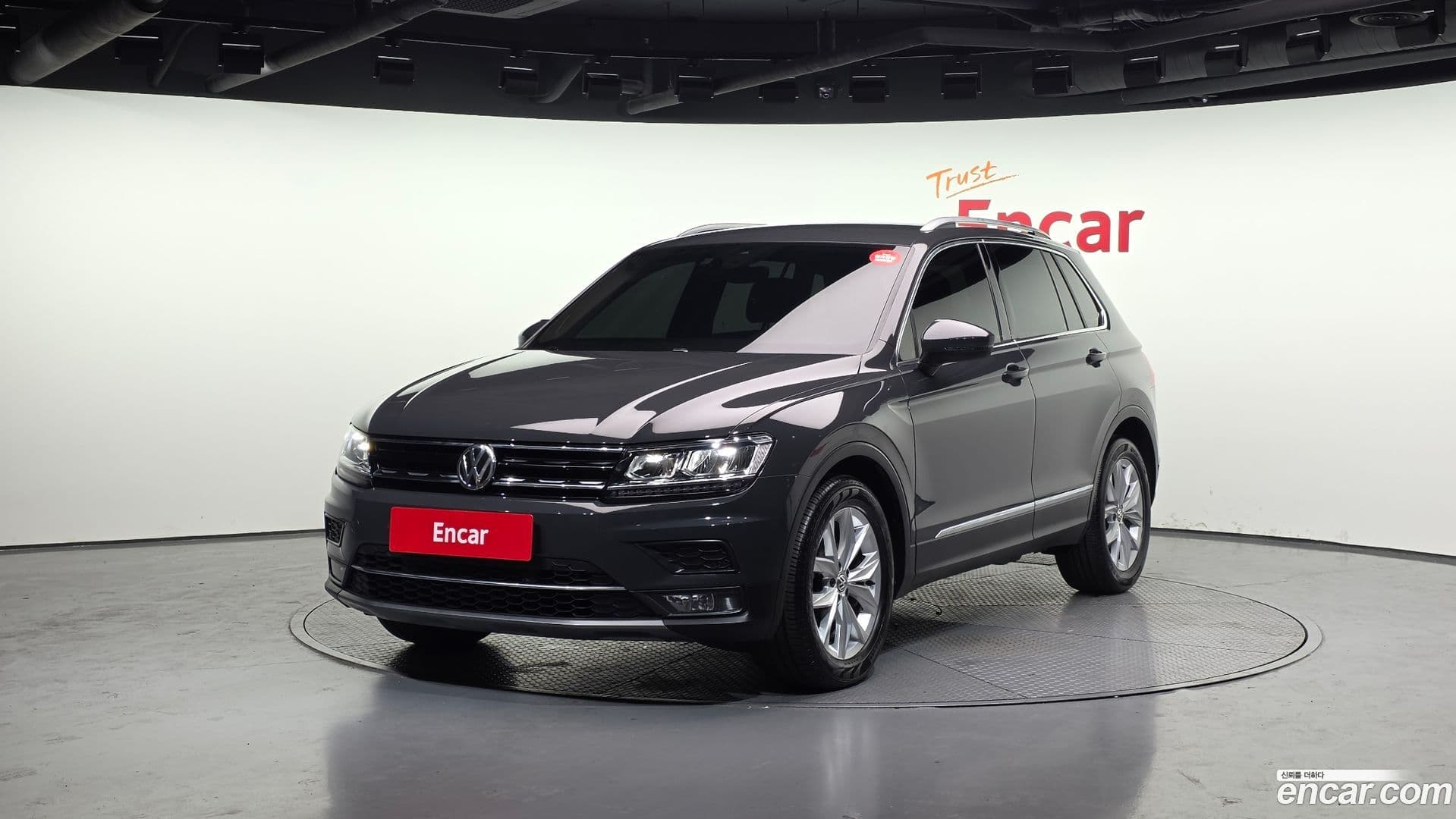 Main__Slider__Photo:Tiguan Volkswagen 2018.4-0