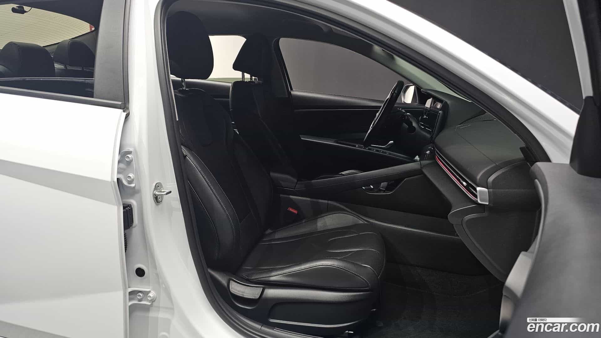 AVANTE Hyundai 2022.10-INNER-010