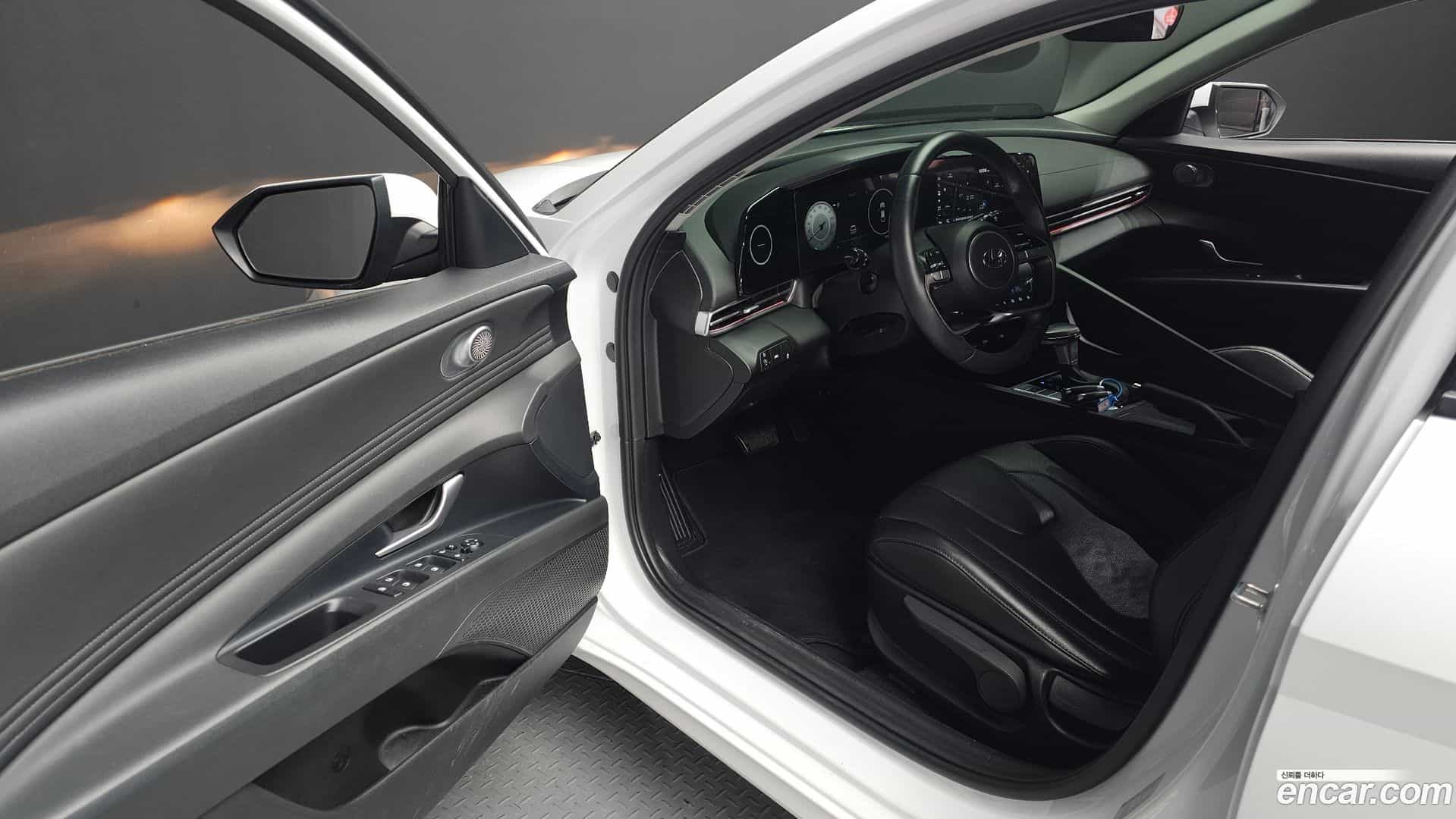AVANTE Hyundai 2022.10-OPTION-015