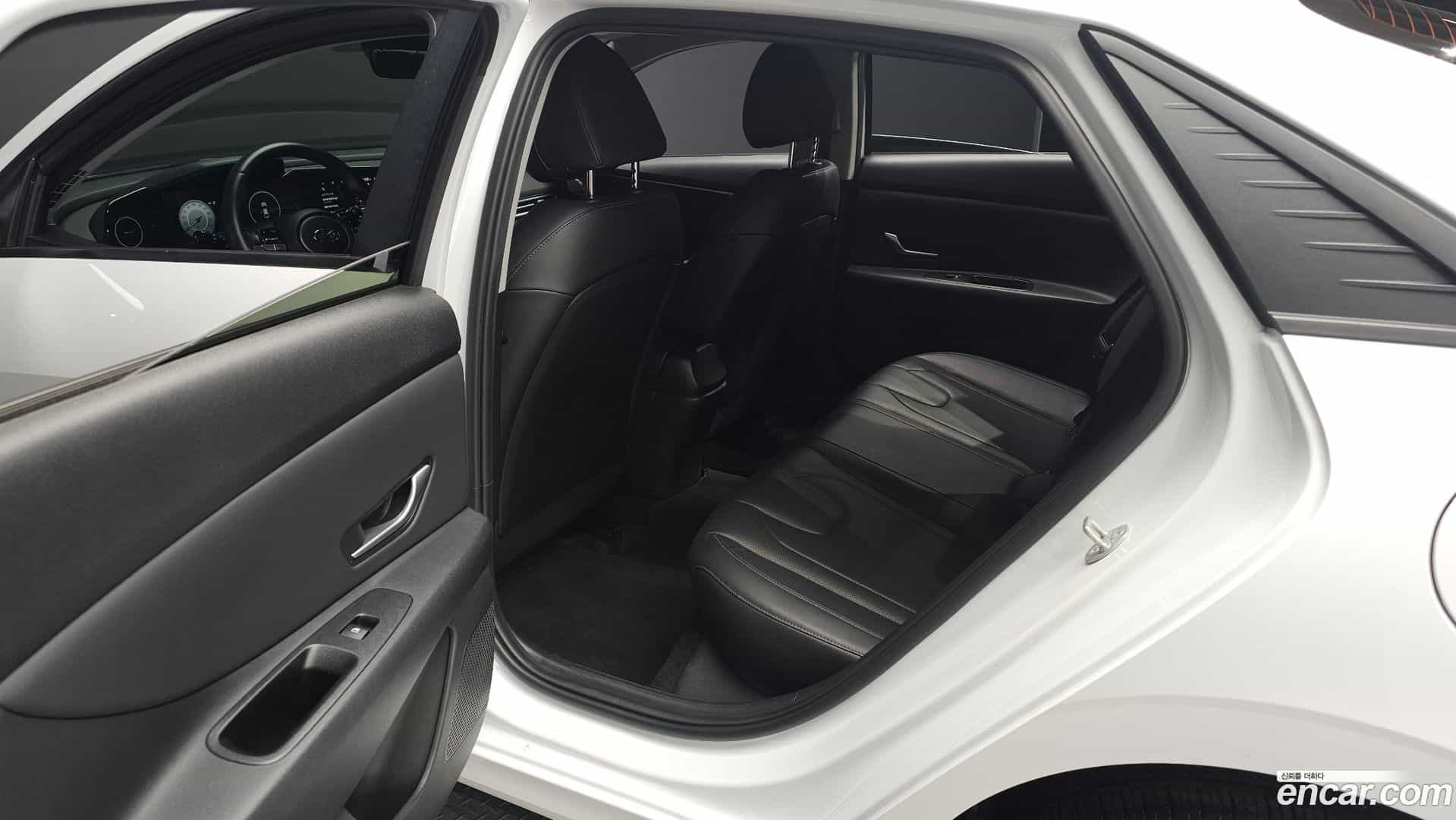 AVANTE Hyundai 2022.10-OPTION-016
