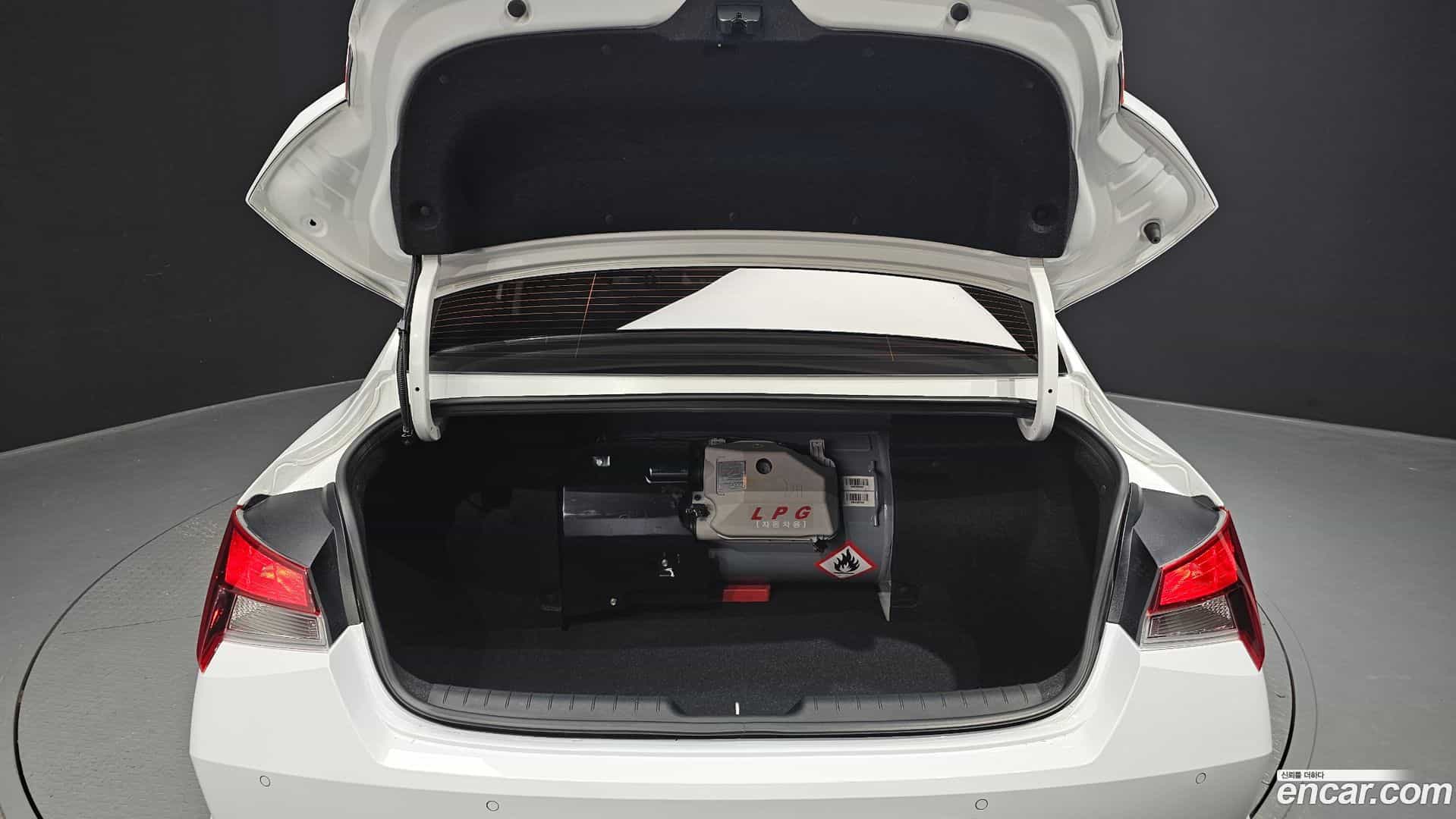 AVANTE Hyundai 2022.10-OPTION-024