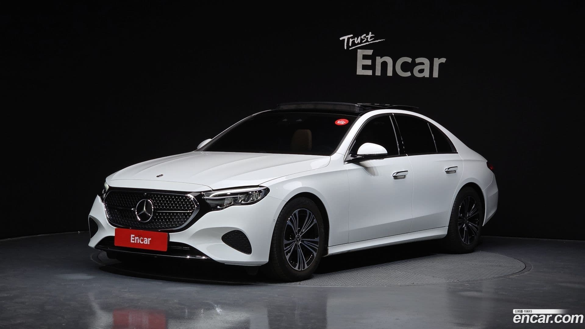 Main__Slider__Photo:E-Class Mercedes-Benz 2025.3-0