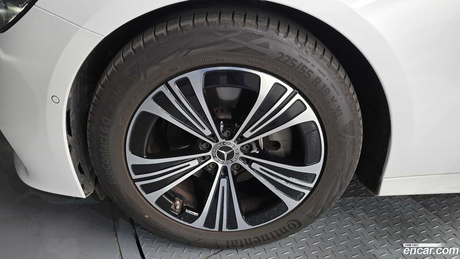 E-Class Mercedes-Benz 2025.3-OUTER-005