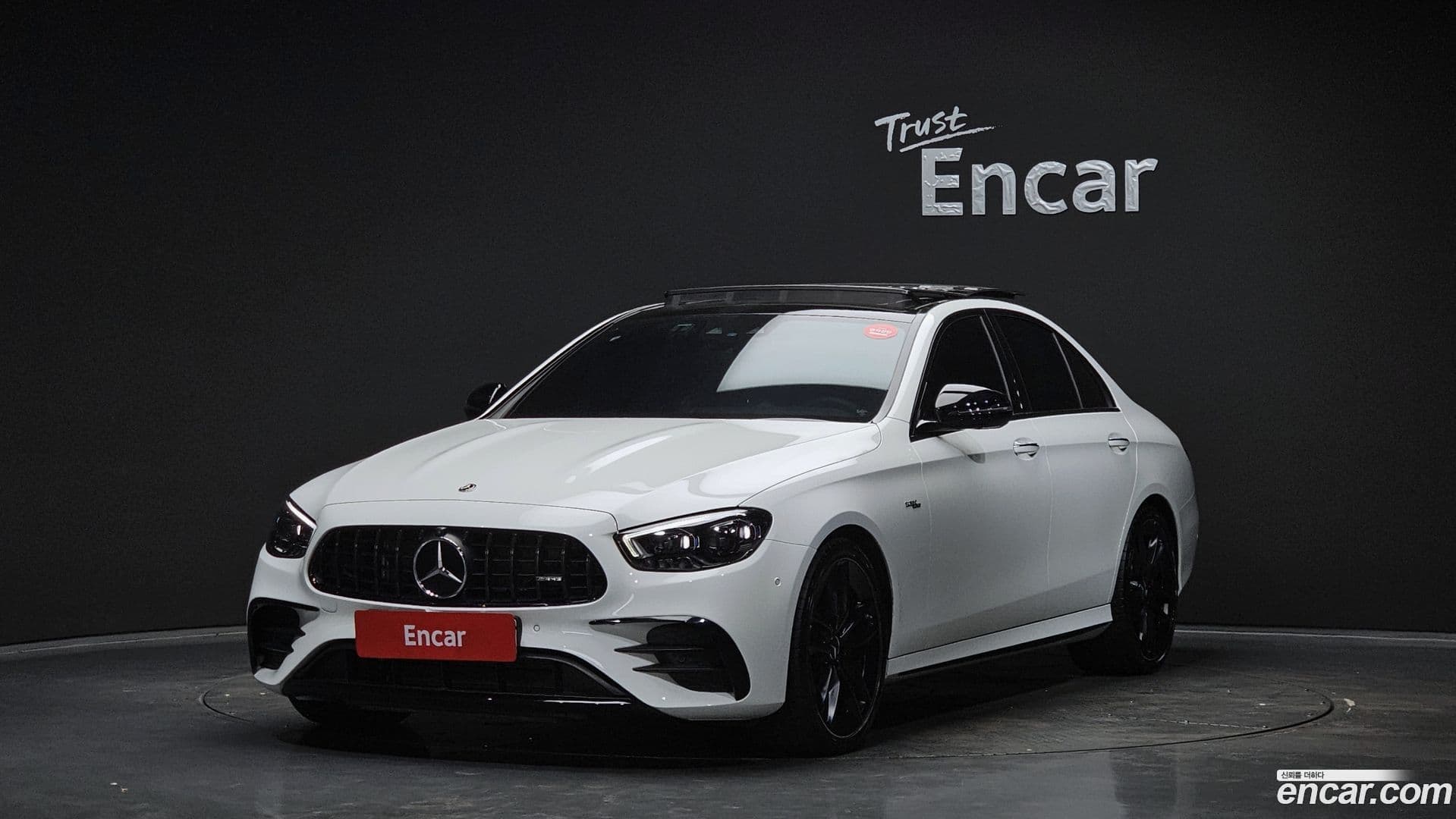 Main__Slider__Photo:E-Class Mercedes-Benz 2022.11-0