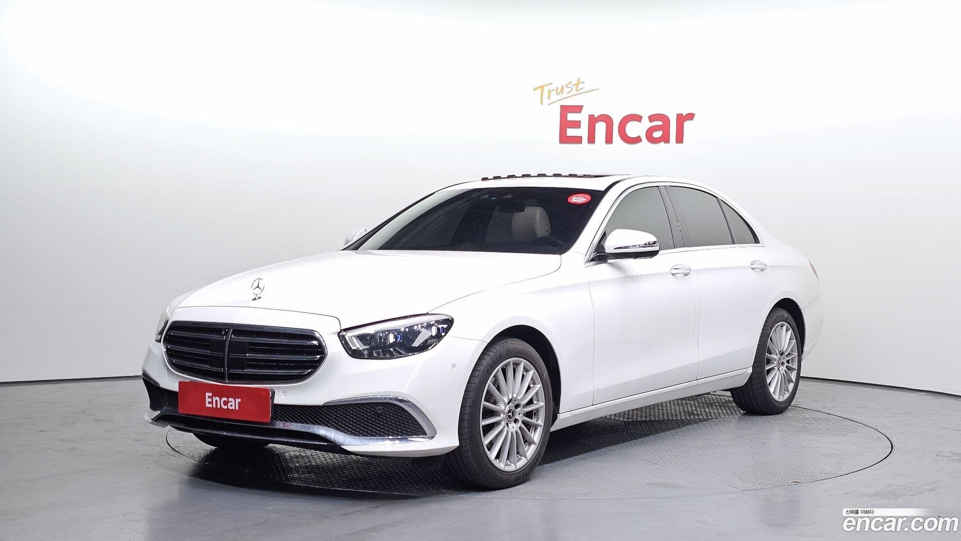 Main__Slider__Photo:E-Class Mercedes-Benz 2022.11-0
