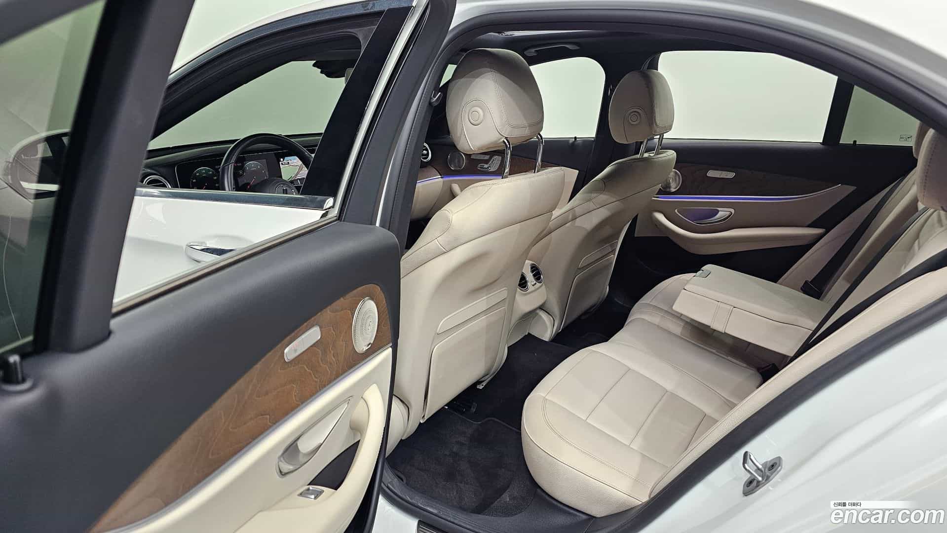 E-Class Mercedes-Benz 2022.11-OPTION-015