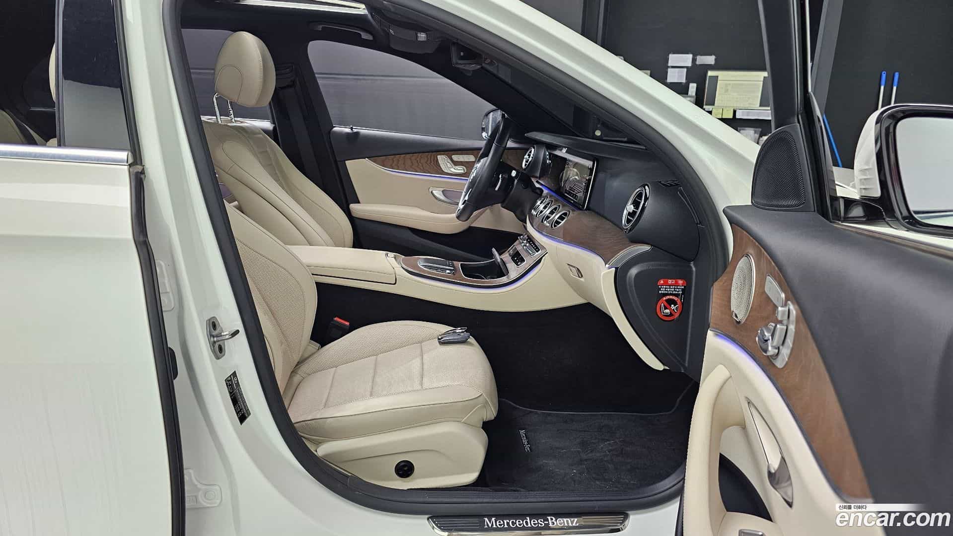 E-Class Mercedes-Benz 2022.11-OPTION-016