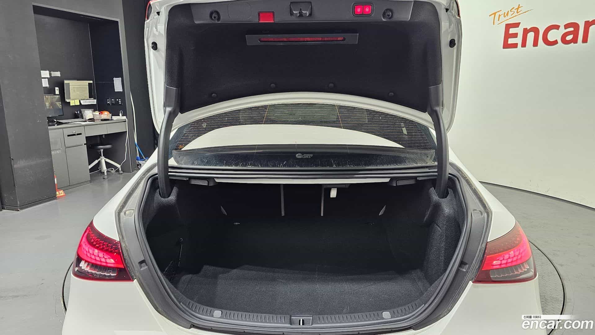 E-Class Mercedes-Benz 2022.11-OPTION-024