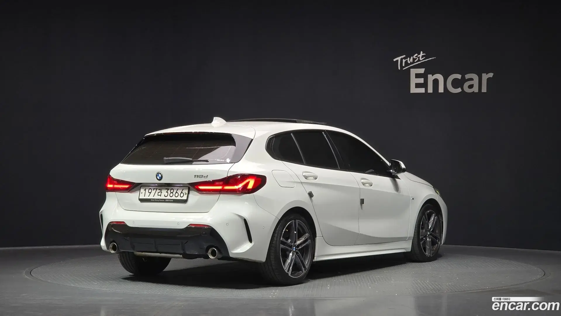 Main__Slider__Photo:1-Series BMW 2021.3-1
