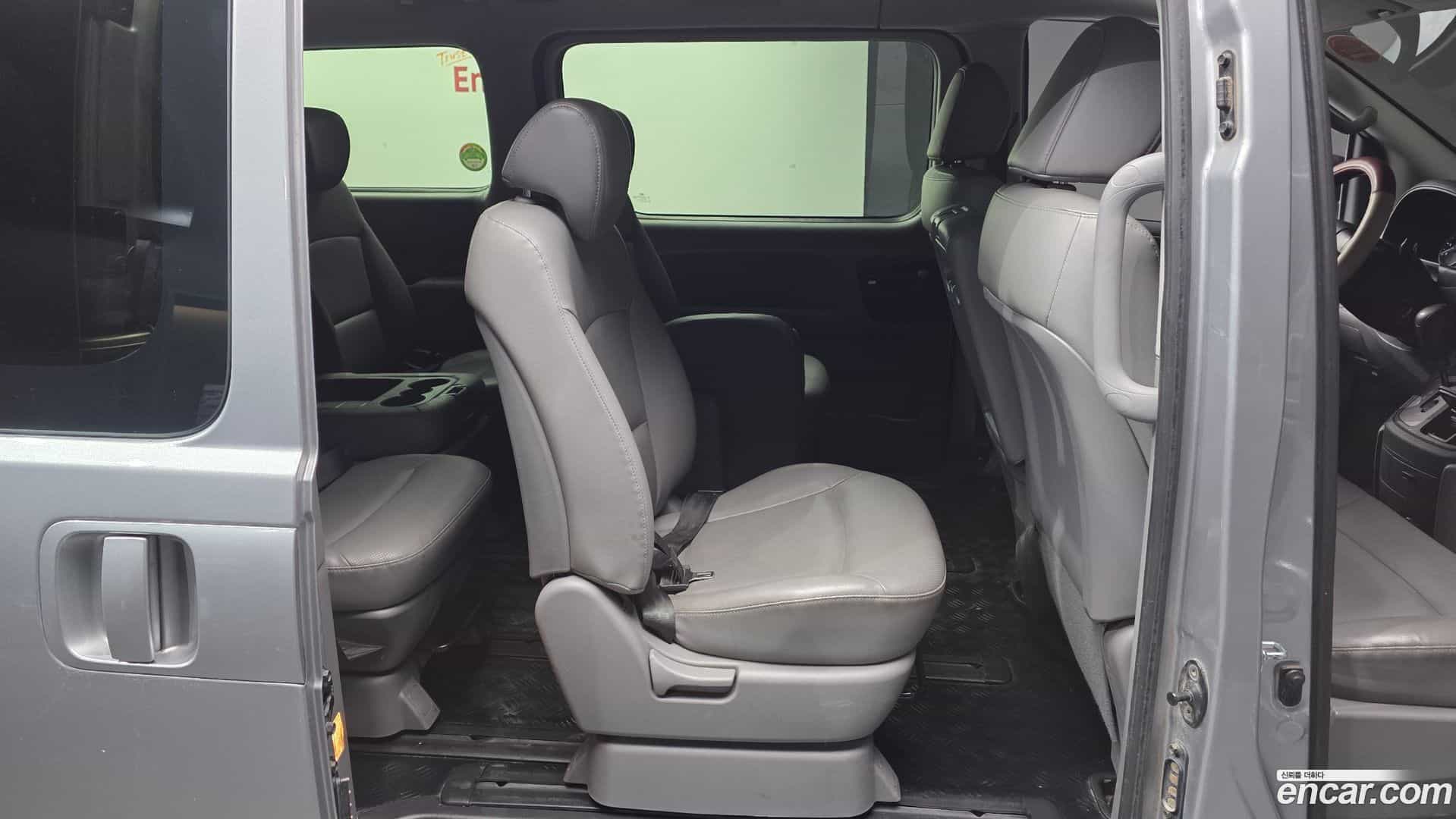Starex Hyundai 2020.0-OPTION-016